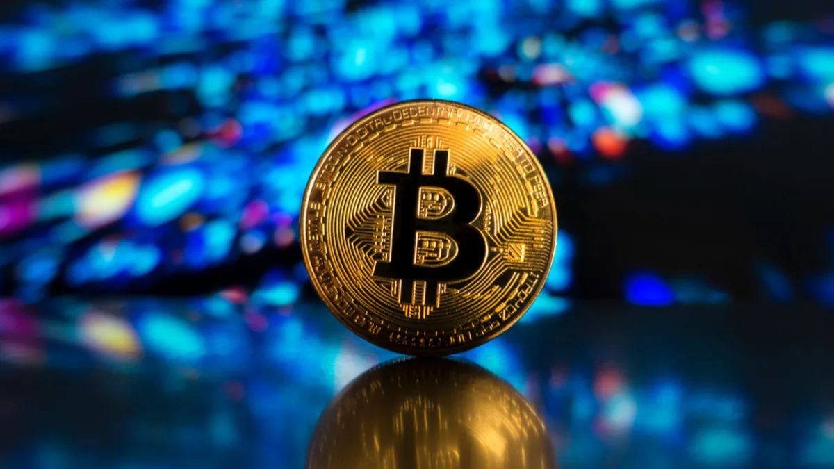 Dev şirketten çılgın Bitcoin tahmini! 300 bin dolar için tarih verdi