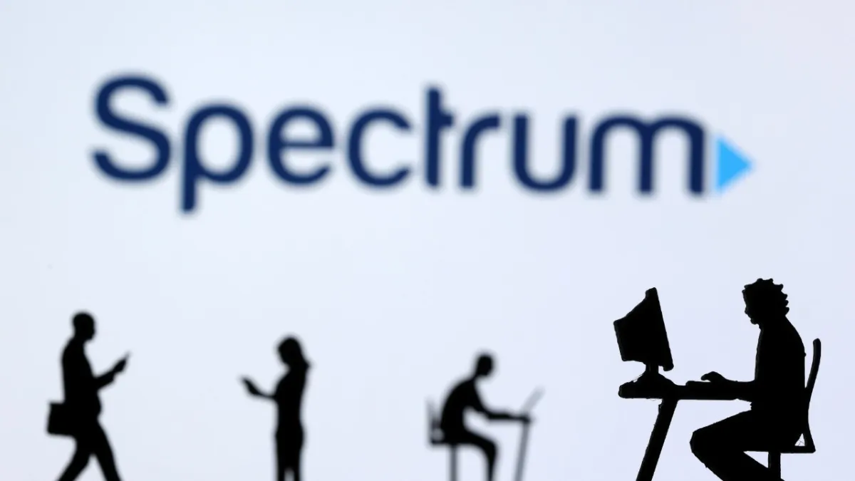 Müşteri kaçıran telekom devi 64 yıllık rakibini satın aldı! 34,5 milyar dolarlık hamle