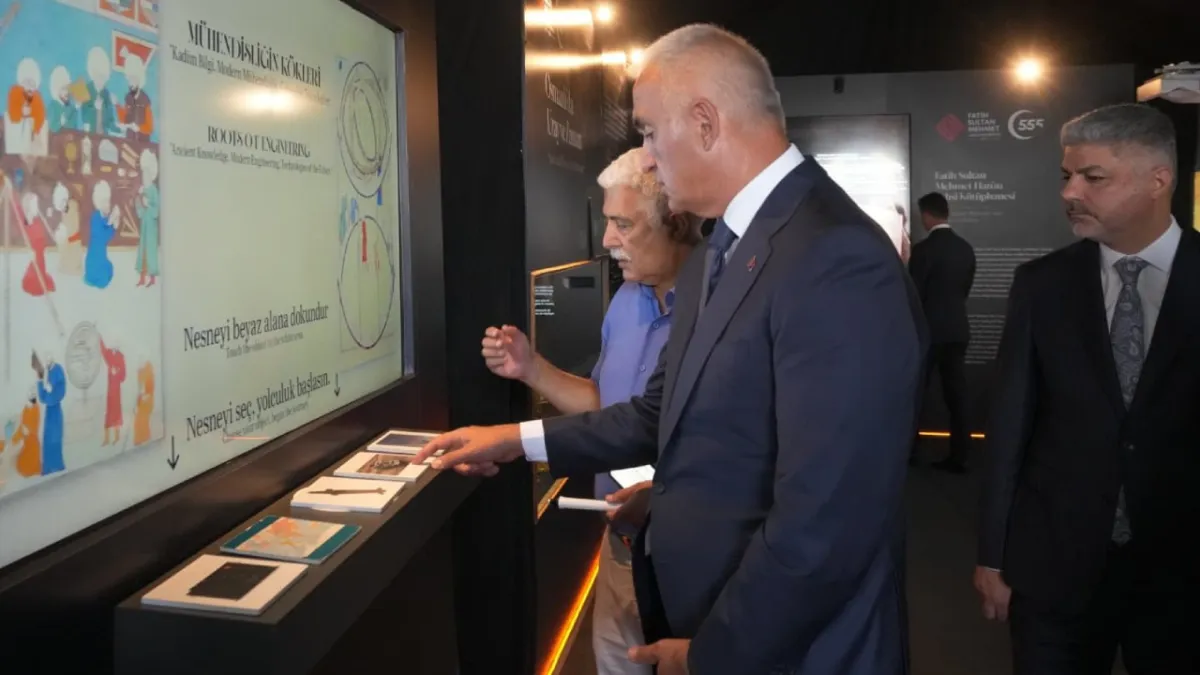 Bakan Ersoy tarih, bilim ve teknolojiyi buluşturan müzeyi ziyaret etti haber görseli