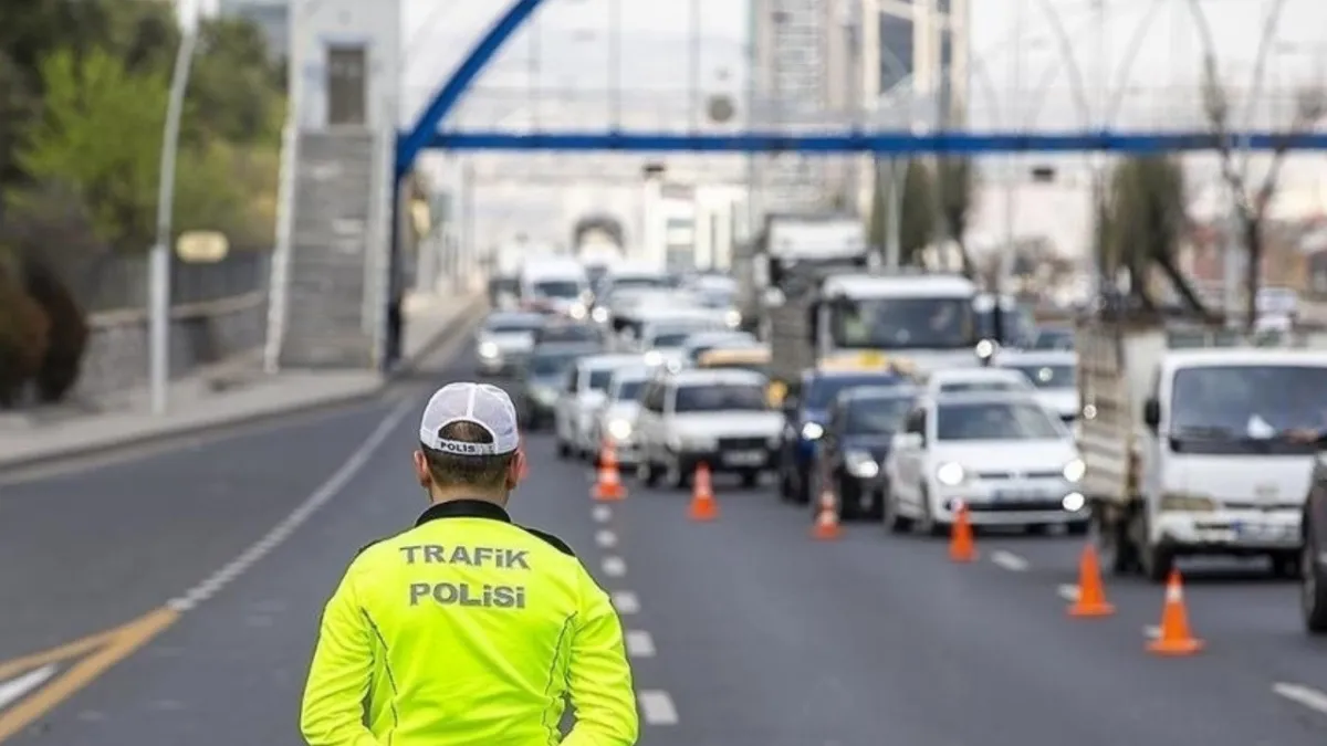 İstanbul'da Zafer Bayramı kutlamaları nedeniyle bazı yollar trafiğe kapatıldı