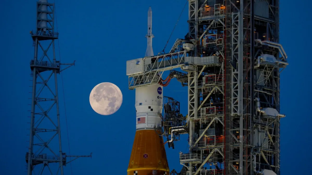 NASA'nın 4,3 milyar dolarlık teleskobu uzaya fırlatıldı: Milyarlarca galaksiyi inceleyecek