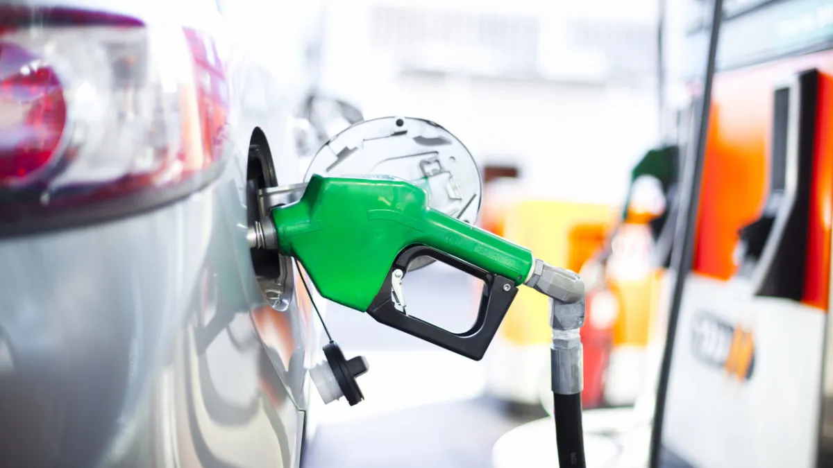 Akaryakıtta alarmlar çalıyor: Fiyatlar rekora koşuyor, ABD'de motorin 4 yılın zirvesinde