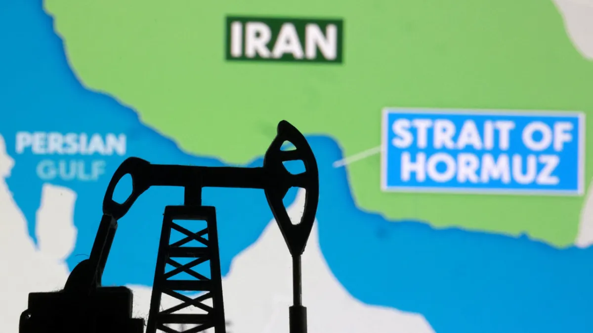 Hürmüz Boğazı'nda gemi vuruldu: Brent petrol fiyatı kritik sınırı aştı