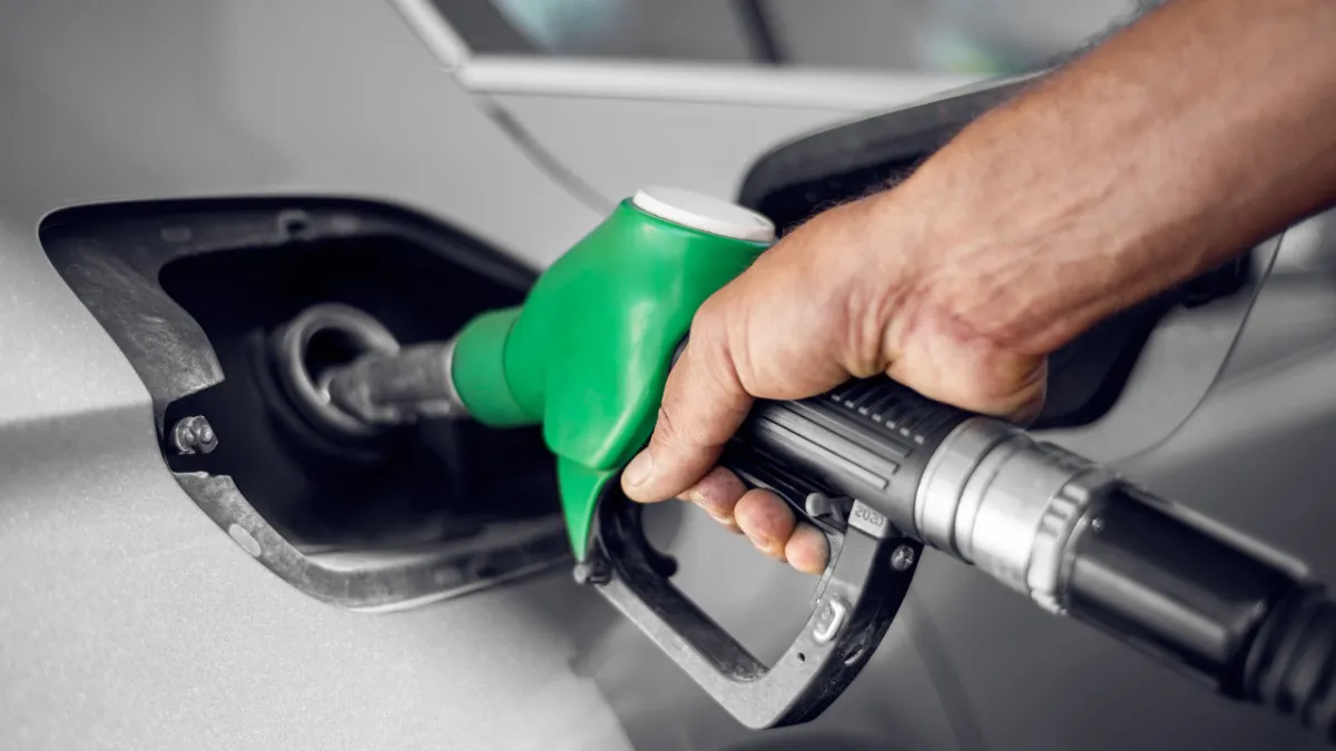 Akaryakıtta eşel mobil sona eriyor: Benzin fiyatlarında gözler 1 Ekim'de haber görseli