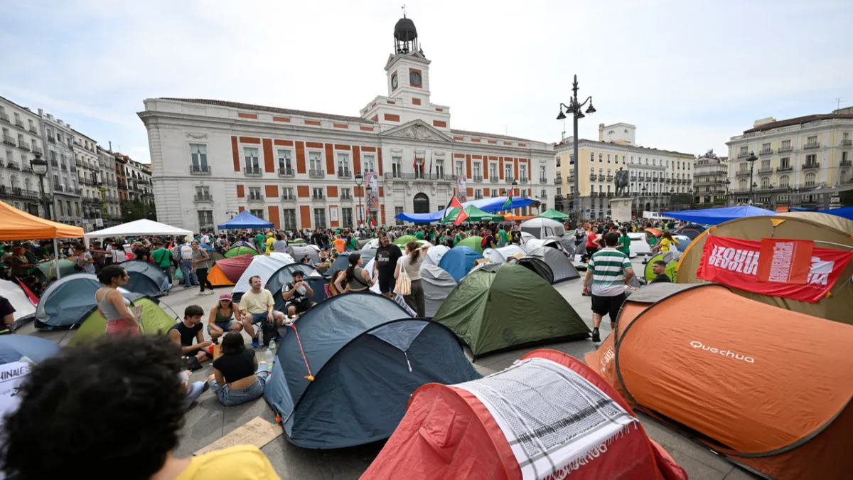 Konut krizi İspanya'yı sokağa döktü: Madrid'de çadırlı protesto haber görseli