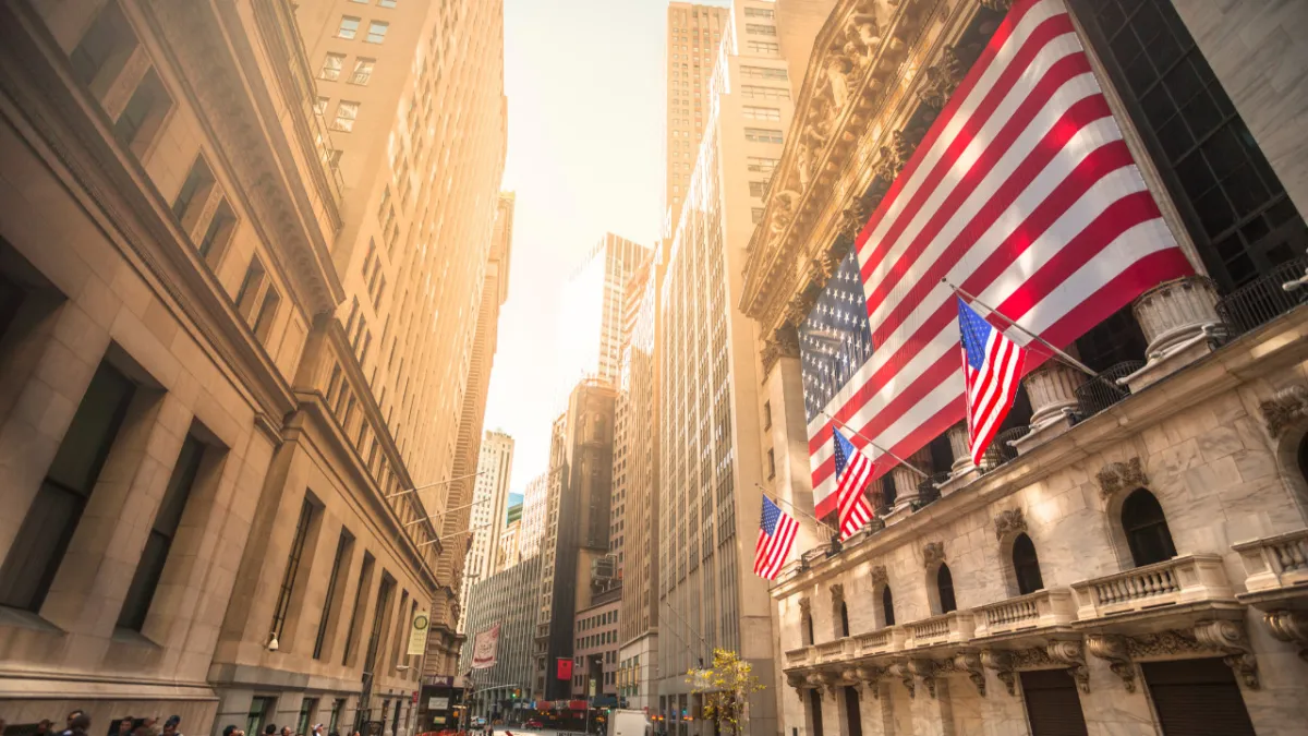 Wells Fargo'dan 2027 altın tahmini: Hedef aşağı çekildi