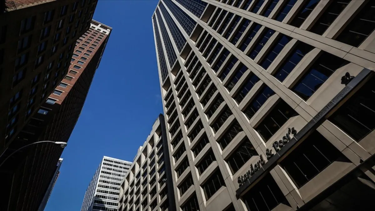 S&amp;P'den fon soruşturması yorumu