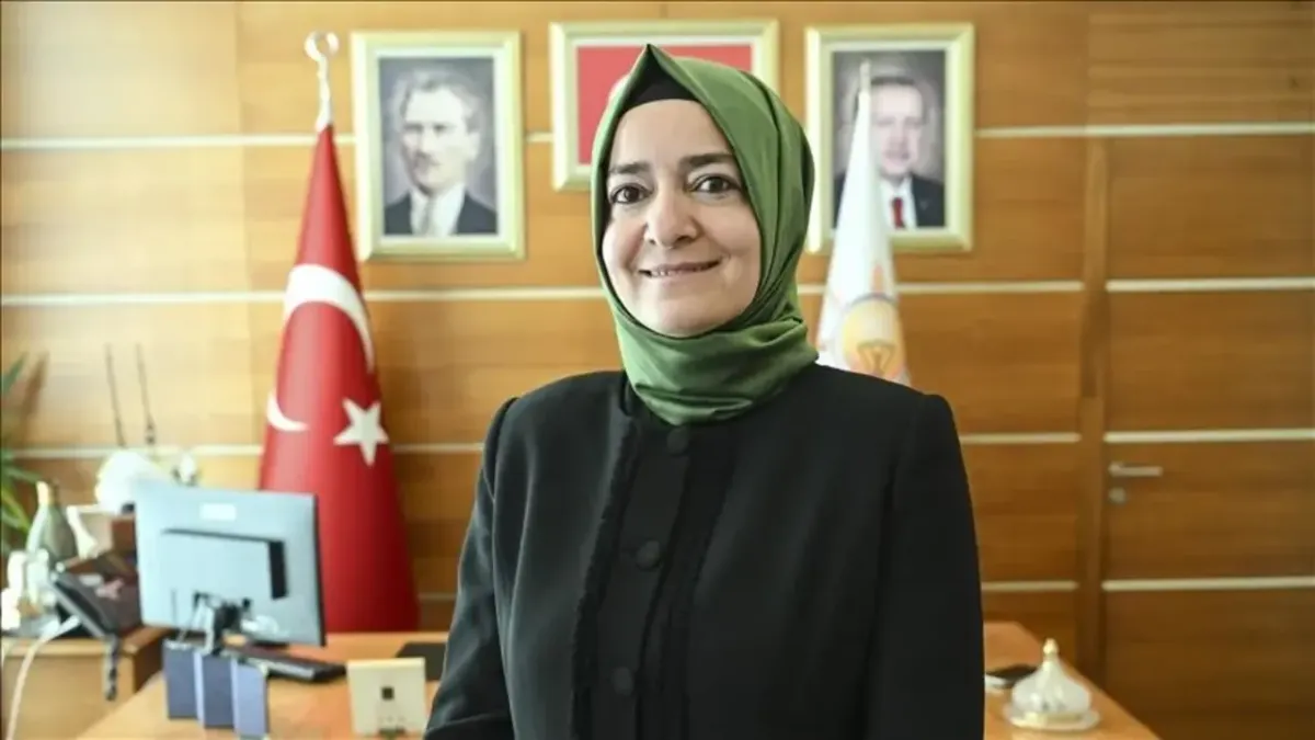 Fatma Betül Sayan Kaya ve eşinin hesaplarındaki tutarlar için 7 bankaya yazı