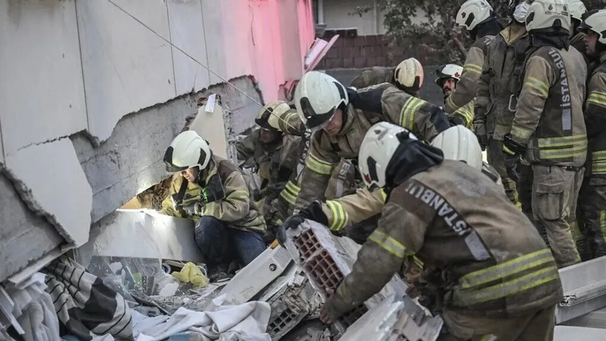 Maltepe'deki enkazda 1 kişinin cansız bedenine ulaşıldı