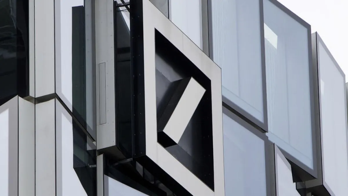 Deutsche Bank'a kara para aklamayı önlemesi için ek süre haber görseli