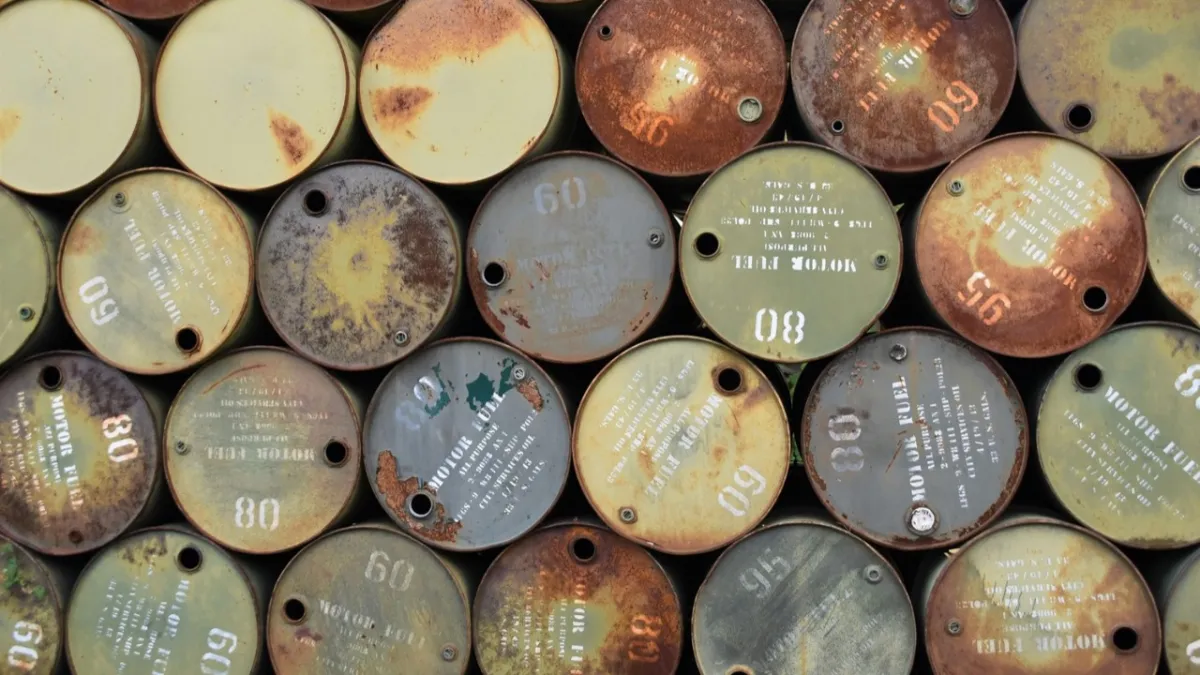 OPEC petrol tahminini altüst etti: 1 milyon varillik kesinti