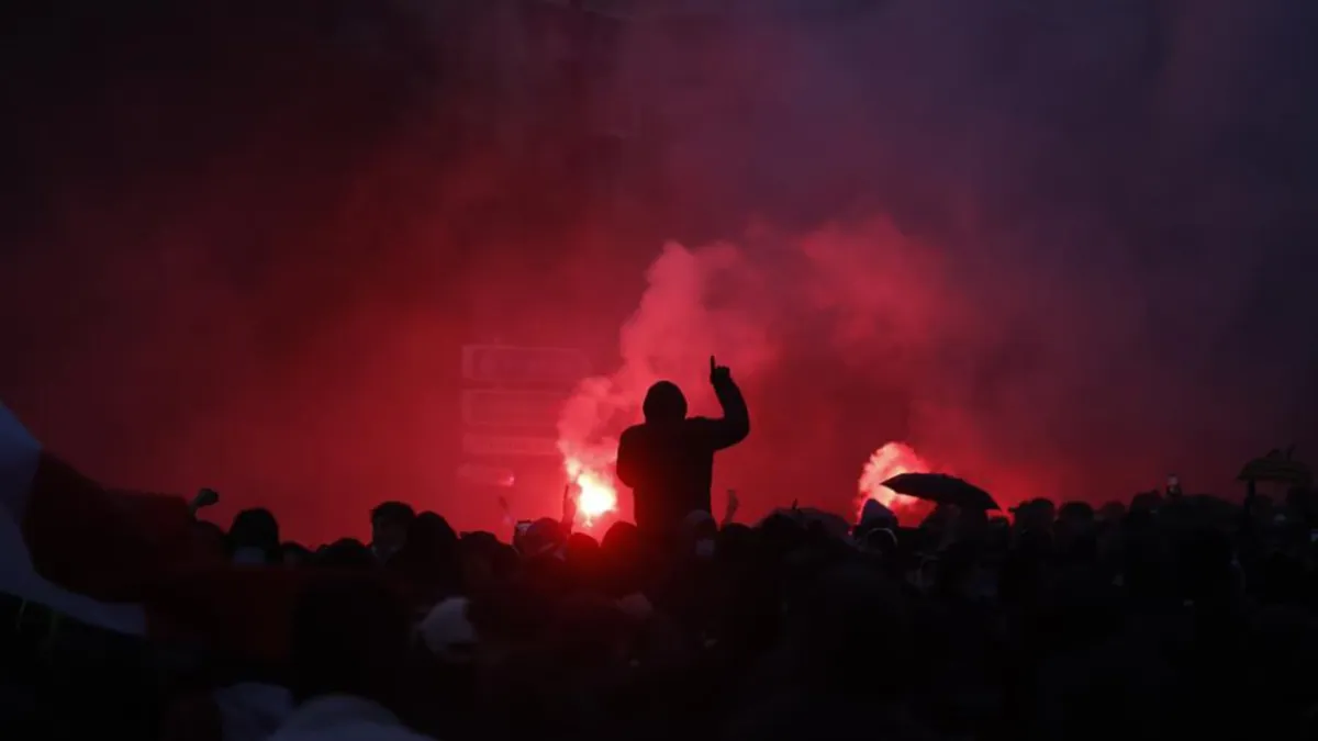 Fransa'da sokaklar savaş alanına döndü: Bin kişi gözaltında