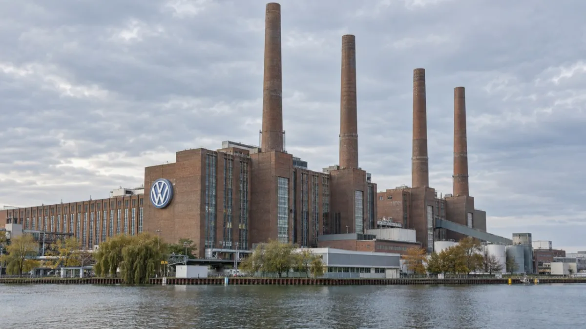 Volkswagen'da 31 Ekim gerilimi: 120 bin çalışan için grev uyarısı