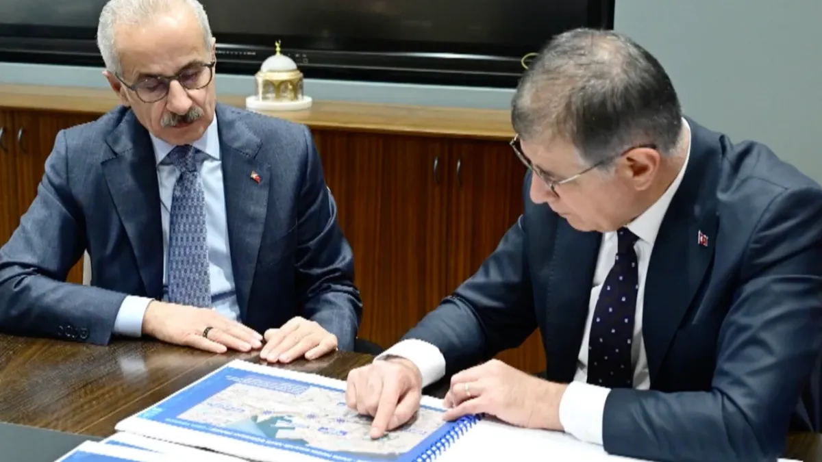 İzmir Körfezi’nin altından raylı sistem mi geçecek? İki dev proje masada