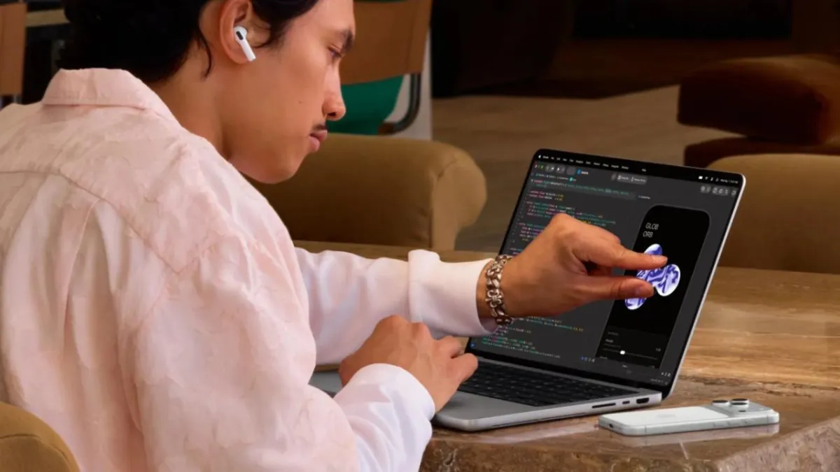 Apple ilk dokunmatik ekranlı MacBook modelini tanıttı